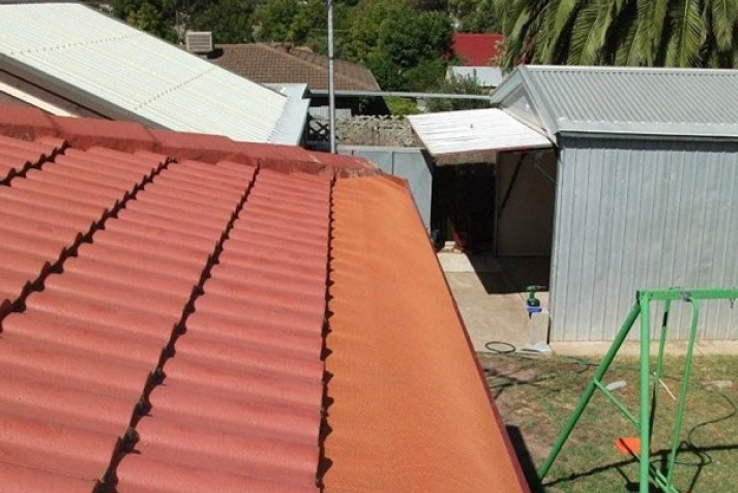 Rainwater harvesting system with gutter mesh for optimal gutter protection and water collection